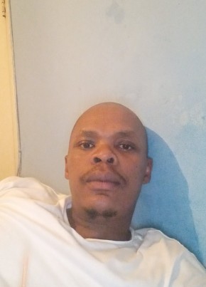 Sims, 37, iRiphabhuliki yase Ningizimu Afrika, IGoli