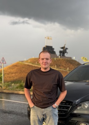 Михаил из Луганска 23 года