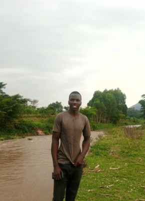 Davis bawer из Masaka 19 лет