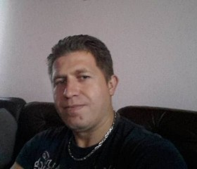 Elvis, 43, Istok