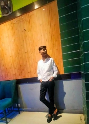 Prince, 18, India, Barmer