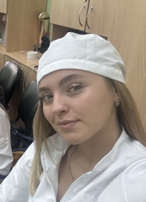 Арина из Москвы 18 лет