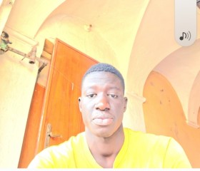 Moustapha, 18, Feltre