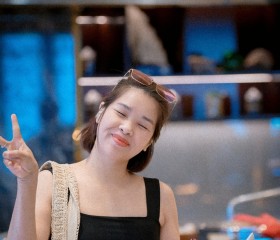 Hạnh, 25, Hanoi