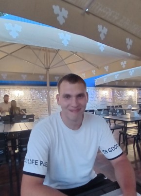 Дмитрий из București 22 года