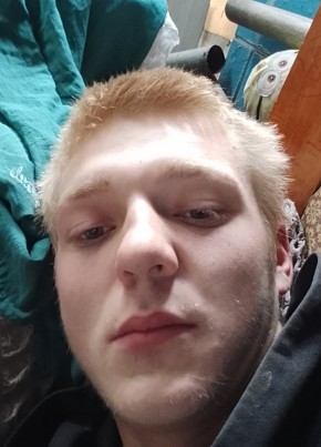 Макар из Новокубанска 18 лет