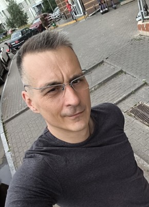 Кирилл из Москвы 44 года
