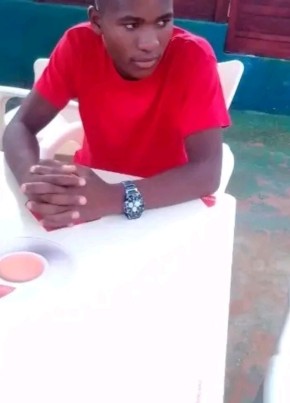 Arifo Jhon, 18, República de Moçambique, Lourenço Marques