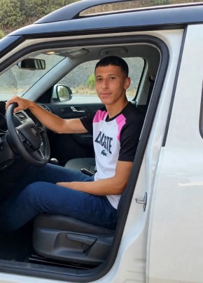 ishak из Algiers 18 лет