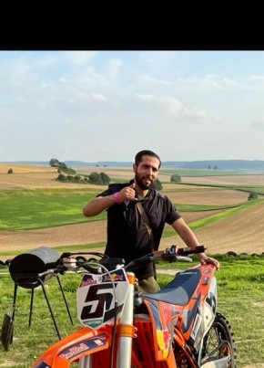 Karim, 38, République Française, Oyonnax