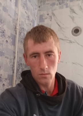 Алексей Фролов из Залари 34 года