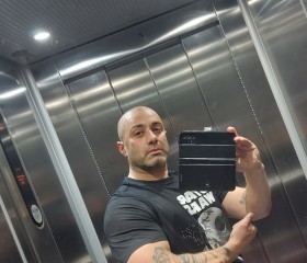 Michal69, 40, London