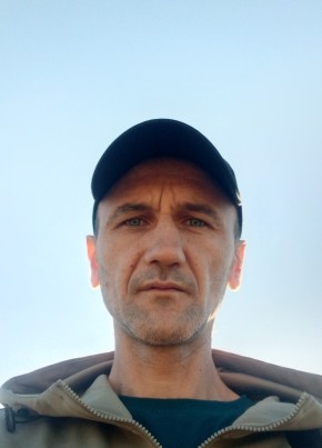 Andrey, 40, Russia, Molodyozhnoye