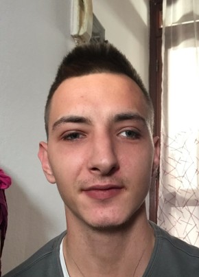 Nikola, 26, Repubblica Italiana, Ferrara