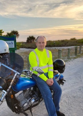 Mikhail из Miami Gardens 42 года