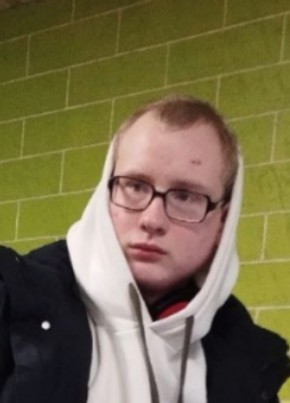 Кирилл из Пскова 20 лет