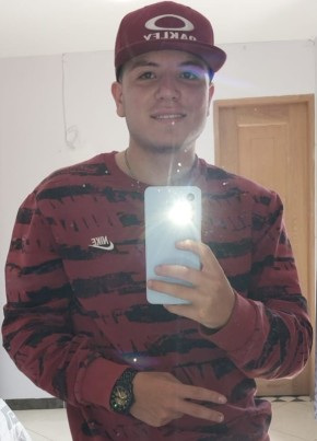 Kevin из Medellín 23 года