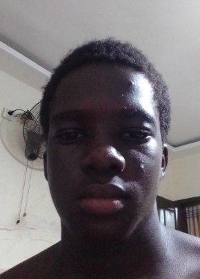 Ange из Abidjan 18 лет