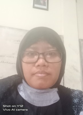 Yati, 43, Indonesia, Sewon
