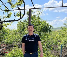 Ion, 55, Iasi