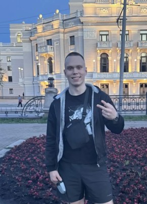 Роман из Екатеринбурга 22 года
