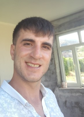 Suat, 30, Türkiye Cumhuriyeti, Ergani