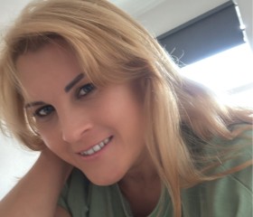 Sandra, 42, Manchester