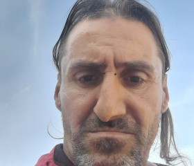 Pierrick, 45, Rochefort