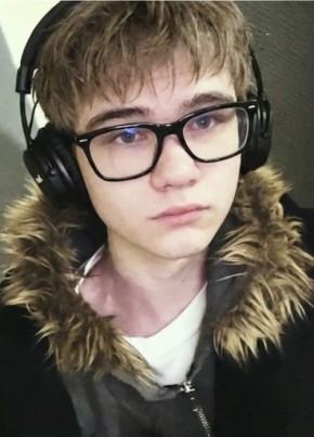 Александр из Керчи 18 лет