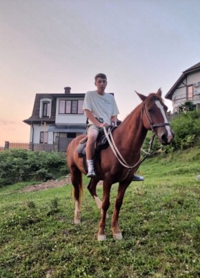 Даниил из Узловаи 25 лет