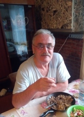 Александр из Санкт-Петербурга 71 год