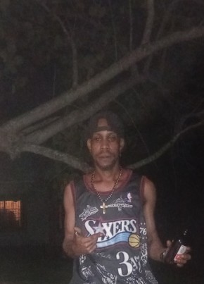 Glenroy из Kingston 46 лет