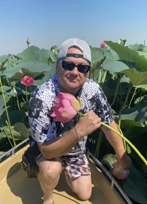 Дмитрий из Астрахани 61 год