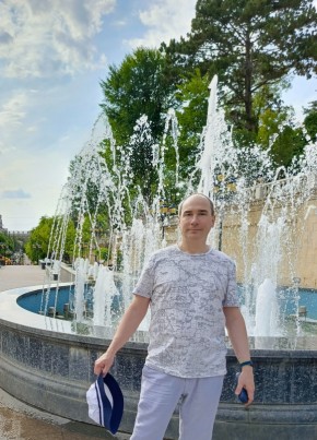 Максим из Ростова-на-Дону 41 год