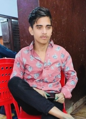 Sonu, 18, India, Varanasi