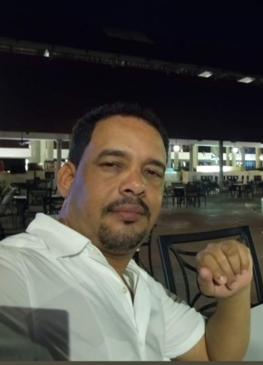 Robert Nuñez, 46, República de Santo Domingo, San Cristóbal
