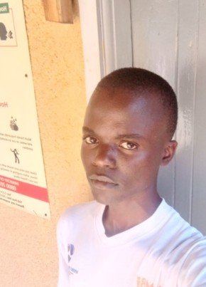 felix из Kampala 26 лет