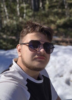 Иван из Мончегорска 19 лет