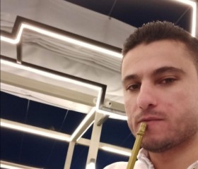 Yazan, 31, Abu Dhabi