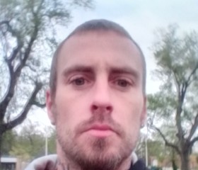 Vincent, 40, Leawood