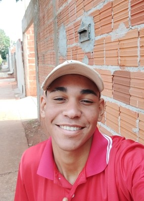 Vinícius, 21, Brazil, Aracatuba