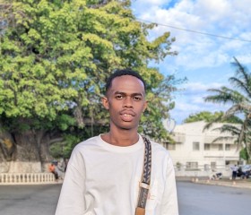 Arnolin, 21, Mahajanga