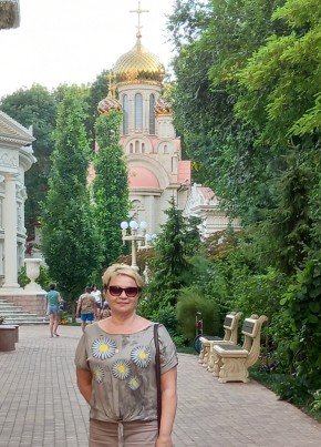 Татьяна, 61, Россия, Геленджик