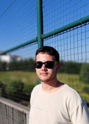 Ikram из İstanbul 20 лет