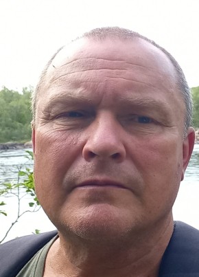 Сергей из Полярныя 52 года