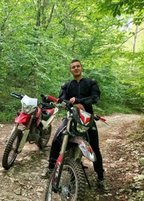 Константин из Новороссийска 22 года