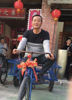龍哥, 52, 中华人民共和国, 臺中市