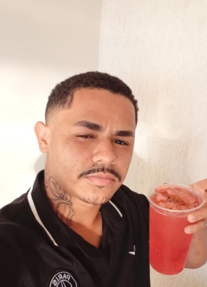 Carlos Gabriel из Brasília 24 года