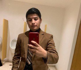 Adrian, 28, Tijuana