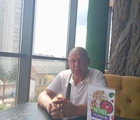 Vova Berest, 45, Cairo